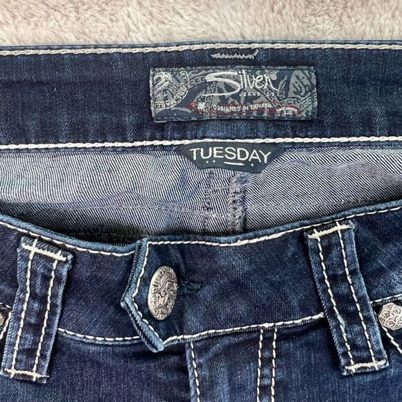 Silver Jeans Womens 28x33 Tuesday Boot Cut Low Rise Blue Denim Dark Wash Stretch - Picture 2 of 11